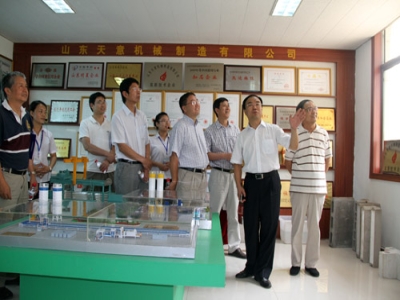 2012.7.28日山東天意兩項(xiàng)科技成果鑒定順利通過(guò)，北京領(lǐng)導(dǎo)專家，到我公司參觀指導(dǎo)